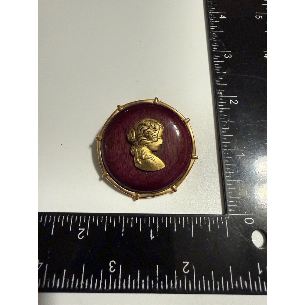 Vintage Gold Tone Cameo Brooch Pendant Burgundy Faux Wood Resin Woman Profile